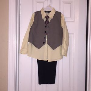 3T boys formal wear suit (Andrew Fezza brand)